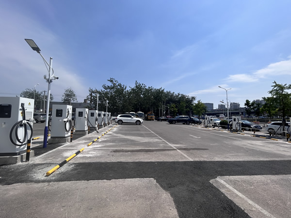 北京充电站1.jpg