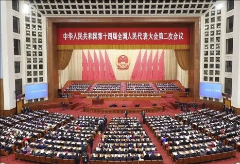 两会丨李强：加强乡村充电桩设施建设